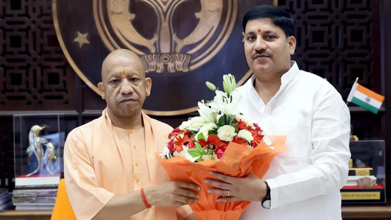 गोंडा के विकास को लगेंगे पंख!CM योगी से मिले करनैलगंज विधायक अजय सिंह, बिजली से लेकर स्वास्थ्य सुविधाओं में होगा बड़ा सुधार