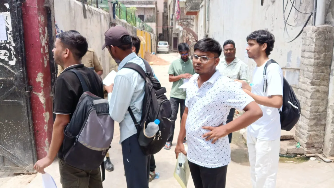 NEET Re-Exam 2026: चंद मिनटों की देरी से बरबाद हुई सालों की मेहनत..., कई छात्रों की छूटी परीक्षा... टूटा डॉक्टर बनने का सपना