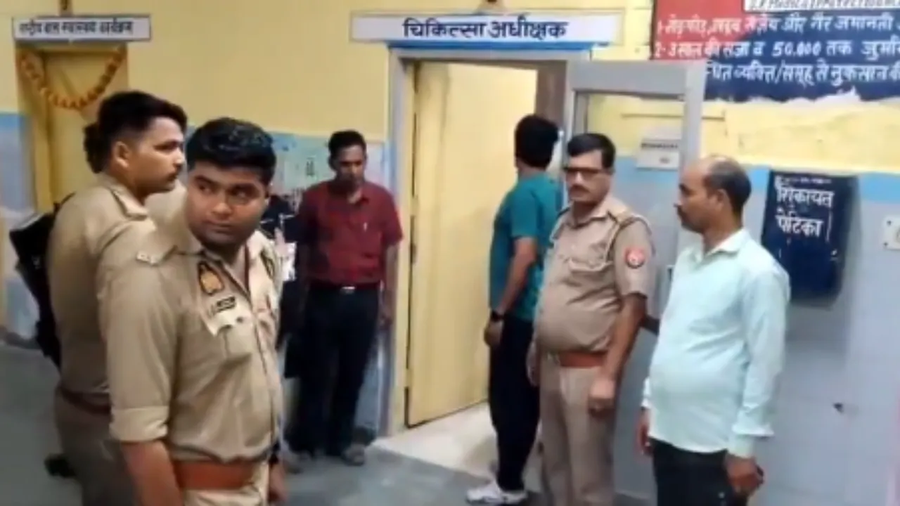 एटा में मुहर्रम जुलूस के दौरान बड़ा हादसा: हाईटेंशन लाइन की चपेट में आई ताजिया, एक युवक की मौत, तीन झुलसे