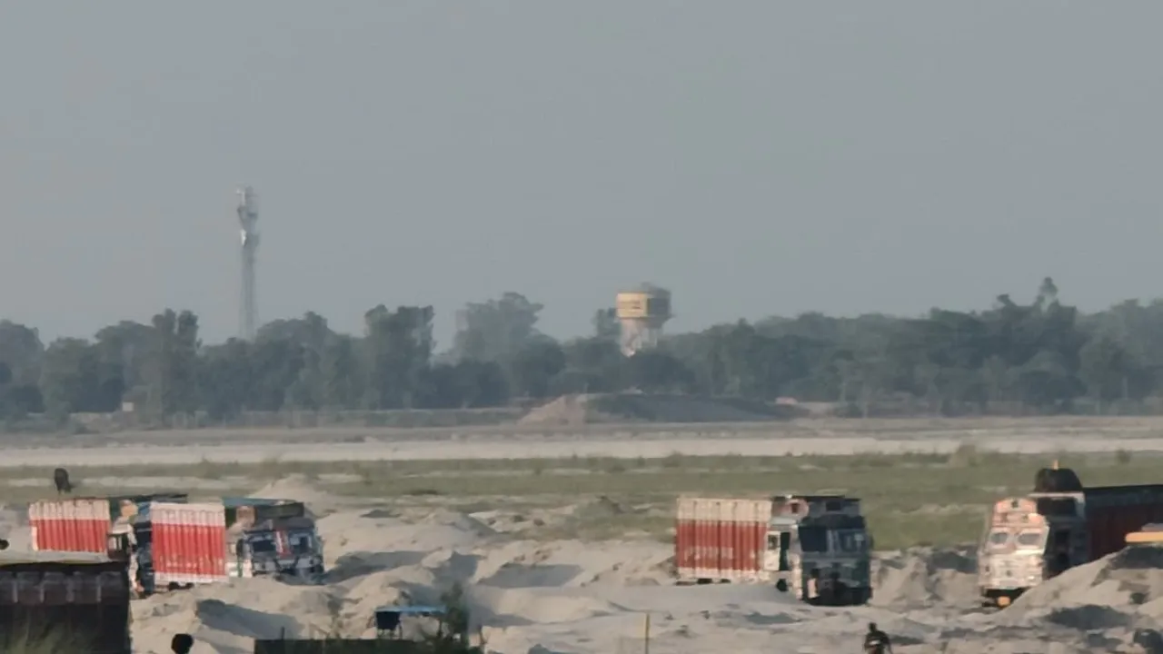 सरयू नदी में बालू खनन  