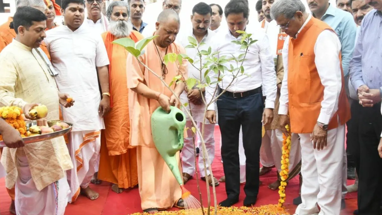 World Environment Day 2026: यूपी में हरियाली का महाअभियान, 9 वर्षों में रोपे गए 242 करोड़ पौधे, आज फिर बनेगा महा रिकॉर्ड, CM योगी ने की शुरुआत