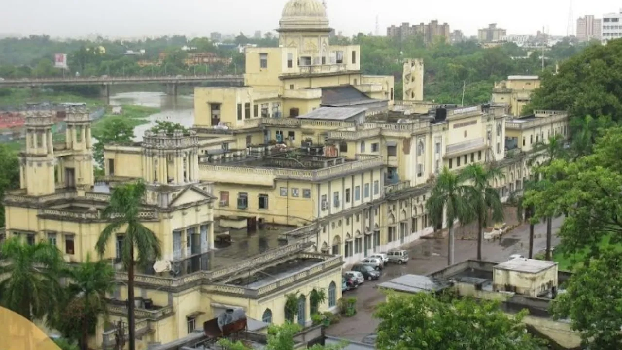 लखनऊ की 'छतर मंजिल' बनेगी ग्लोबल टूरिज्म हब: नवाबी विरासत के साथ मिलेगा वर्ल्ड क्लास हेरिटेज हॉस्पिटैलिटी का मजा