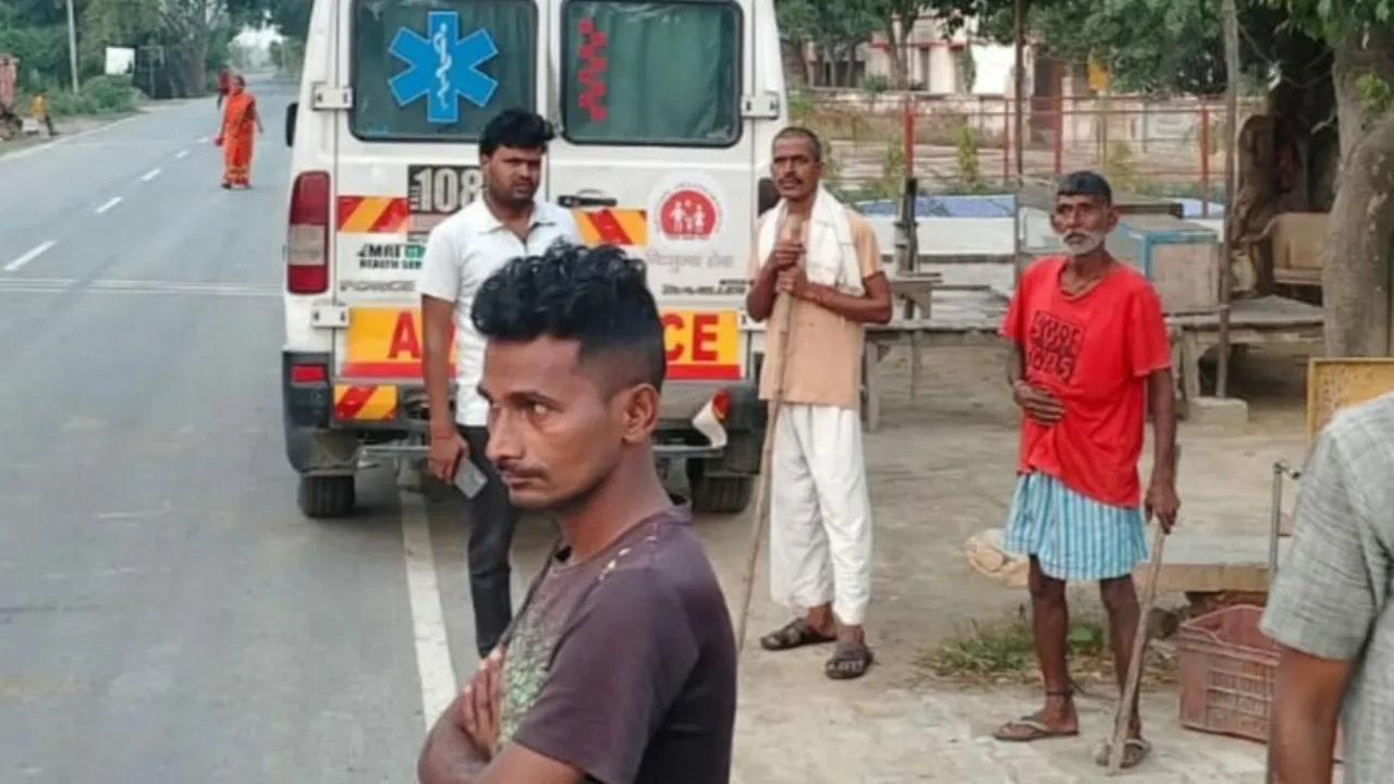 Hardoi Road Accident: ट्रैक्टर-ट्रॉली की टक्कर से कार के उड़े परखच्चे, माता-पिता और बेटी ने गंवाई जान