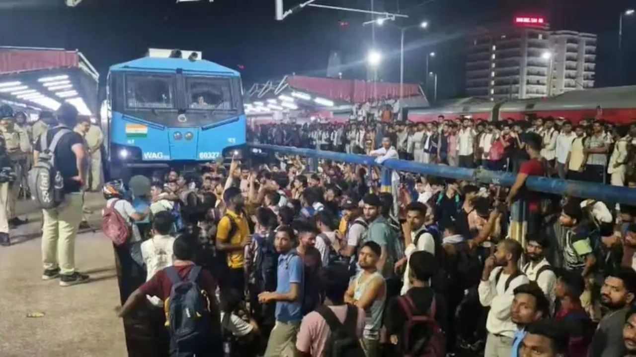 Bihar News : पटना में छात्रों का भारी बवाल, हालात बेकाबू-पुलिस ने दागे आंसू गैस के गोले