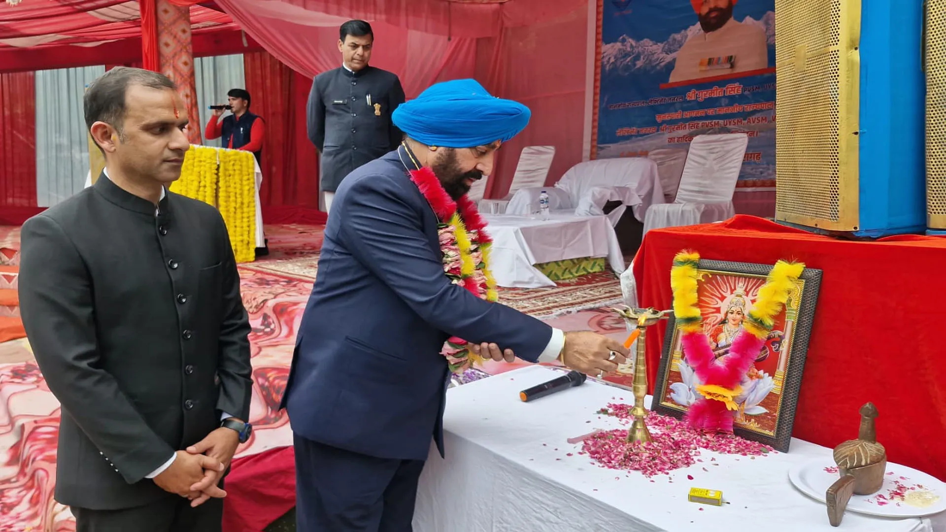 Uttrakhand News: राज्यपाल दर्शन को पहुंचे नंदा देवी मंदिर, पूजा-अर्चना कर की प्रदेश की समृद्धि के लिए प्रार्थना 