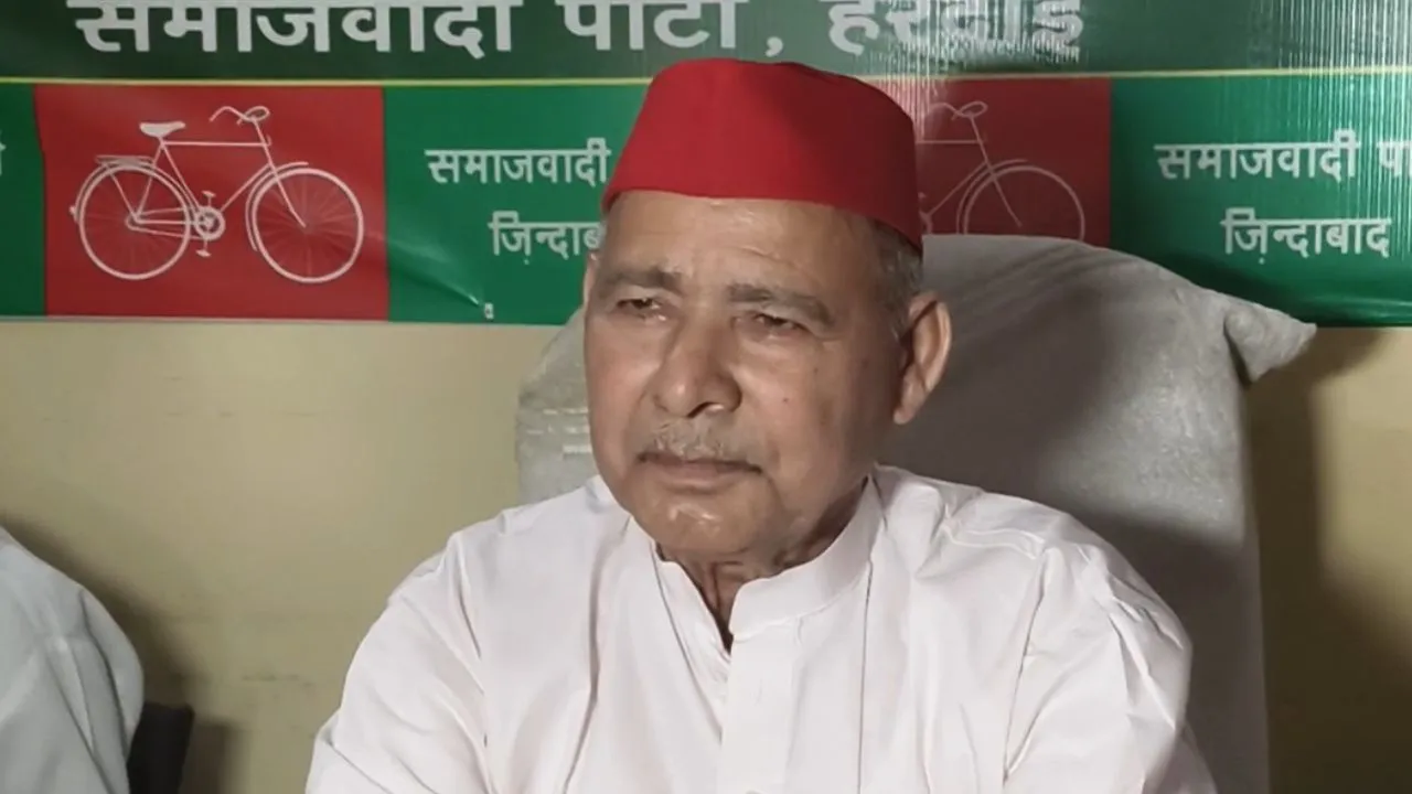 Hardoi Samajwadi Party : हरदोई में सपा की बड़ी कार्रवाई, पूर्व महिला सांसद-विधायक पर जिलाध्यक्ष की टिप्पणी विवाद पर जिला कार्यकारिणी भंग 