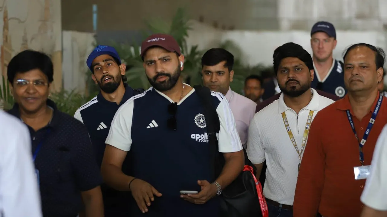 'हिटमैन' की एक झलक पाने को एयरपोर्ट पर उमड़े क्रिकेट प्रेमी,  इकाना की पिच पर महामुकाबले के लिए तैयार है दोनों टीमें