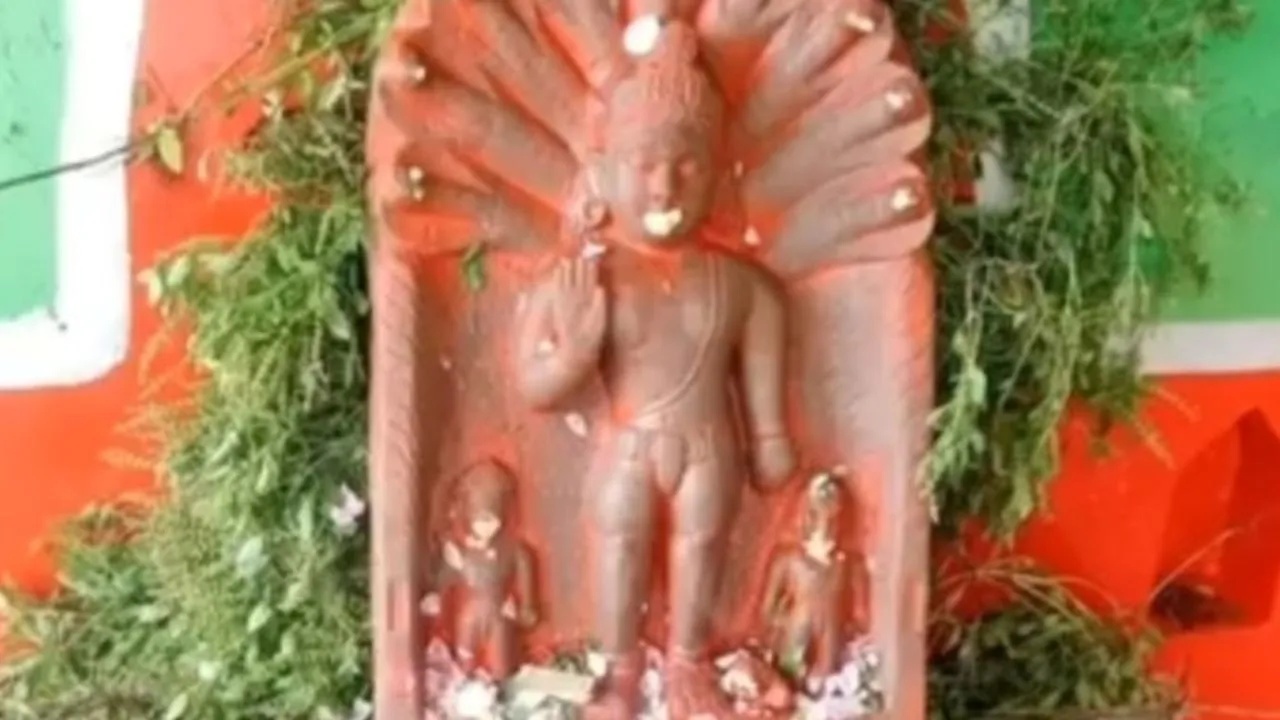 लोकायन :  इस मंदिर में जमीन के नीचे रहते भगवान