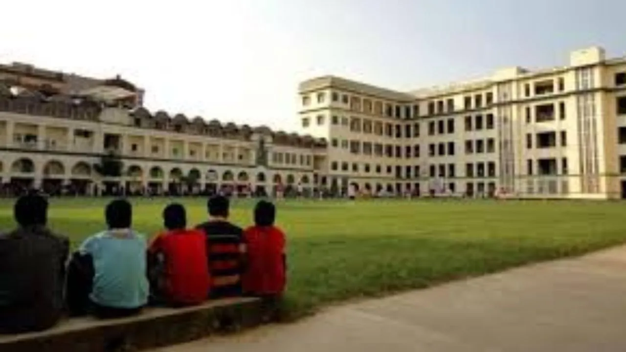 कैंपस का पहला दिन :  वर्तमान और भविष्य की नई यात्रा