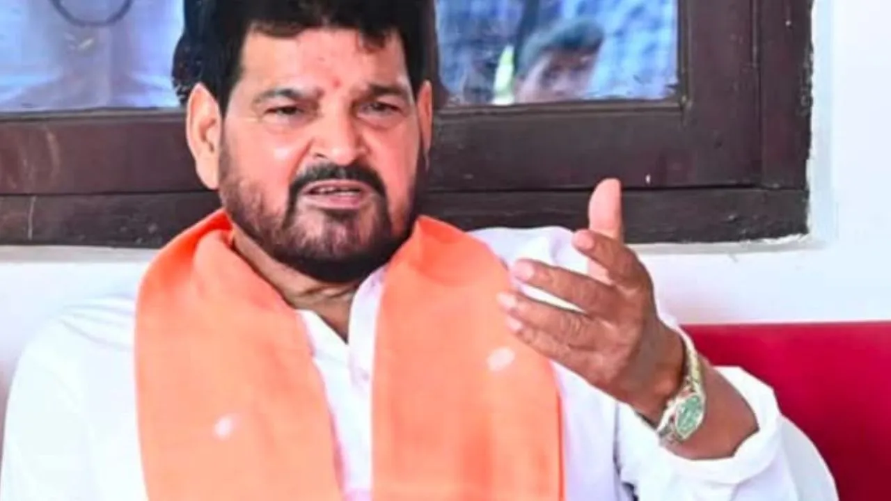  Ram Mandir Controversy:  दान पत्र विवाद में कूदे बृजभूषण शरण सिंह, बोले- बिना धुएं के आग नहीं निकलती