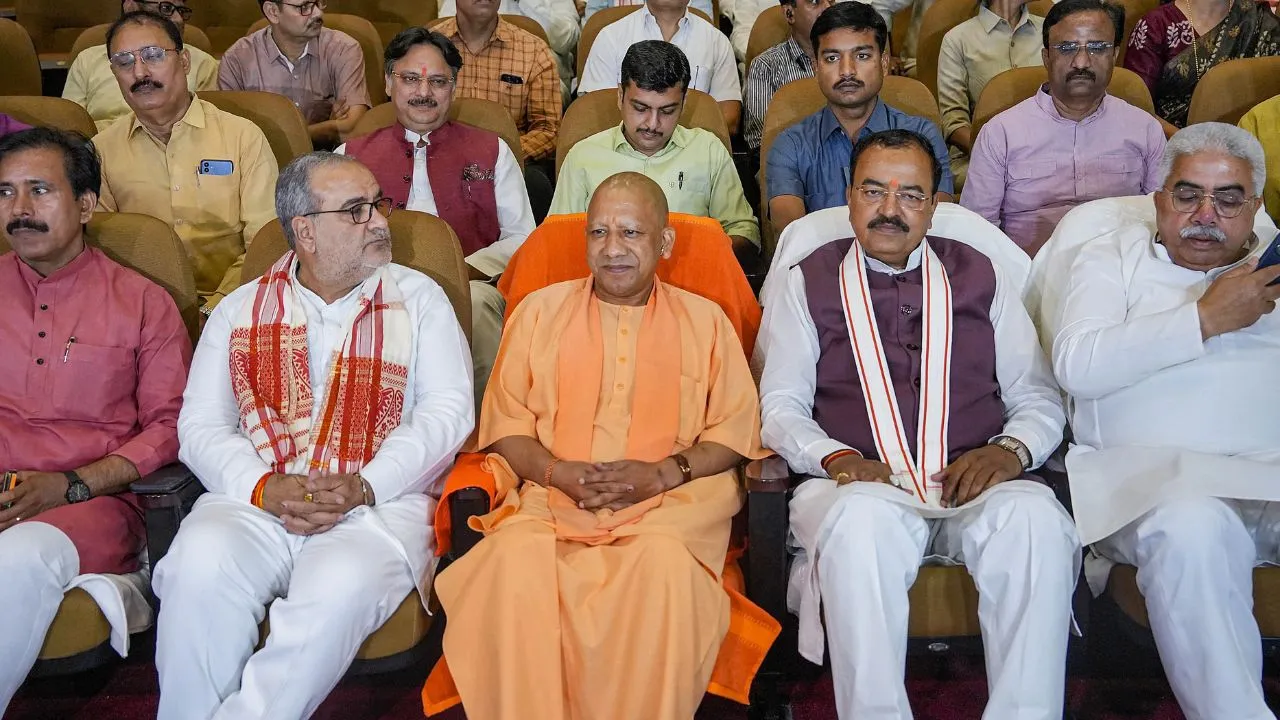 यूपी सरकार में नए मंत्रियों को मिली बड़ी जिम्मेदारी,  जानिए किसके हिस्से में कौन सा प्रभार 