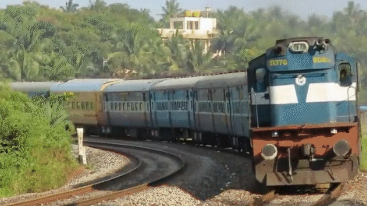 चारबाग में रूट बदलने से यात्रियों की बढ़ी मुश्किलें, एक दिन के नोटिस पर 19 ट्रेनें बदले मार्ग से चलीं, कई यात्रियों की ट्रेन छूटी