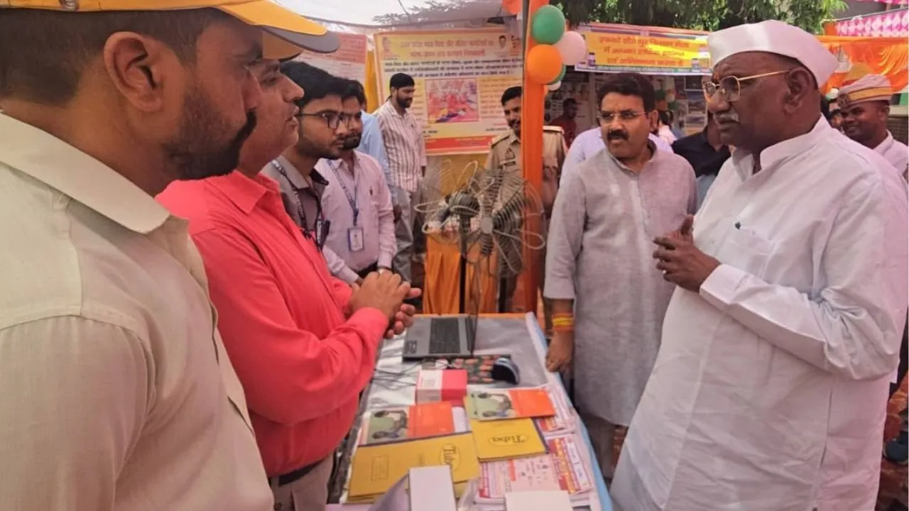 Sitapur:  लापरवाह पर्यटन अधिकारी पर गिरेगी गाज, विकास प्रदर्शनी से गायब रहने पर CDO ने की बड़ी कार्रवाई