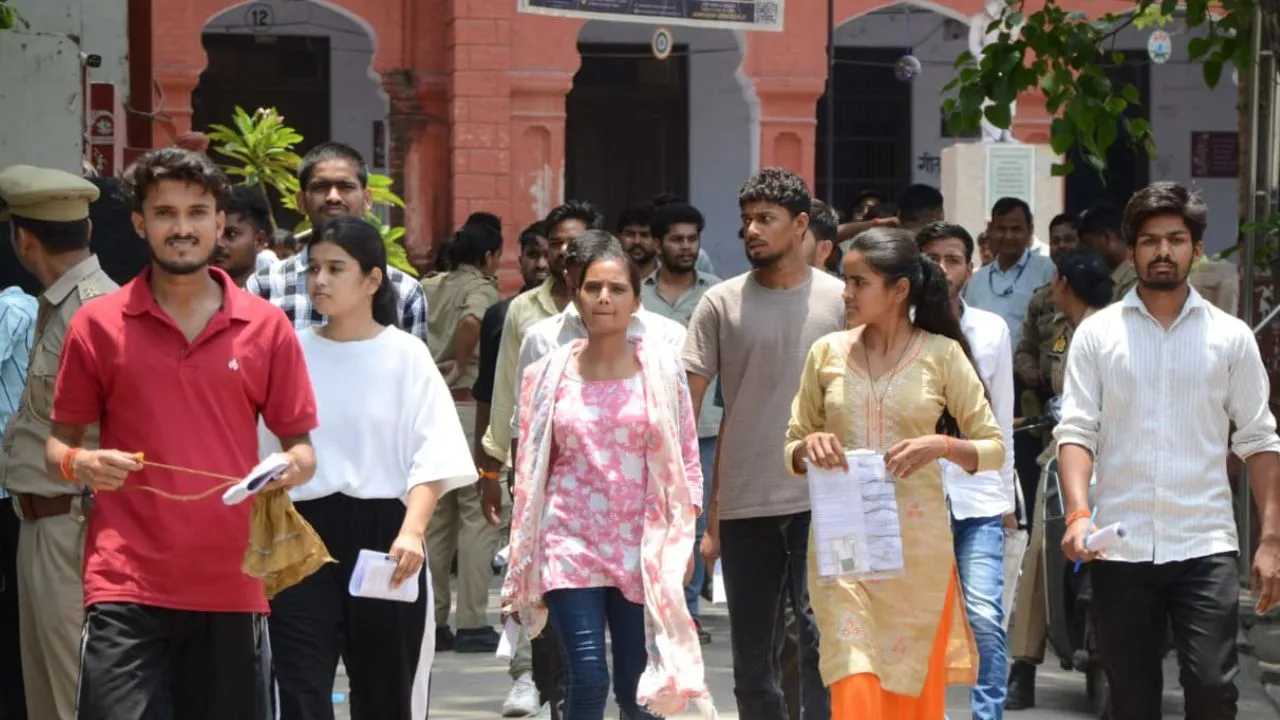 कानपुर में कड़े पहरे के बीच हुई सिपाही भर्ती परीक्षा, जानिए कितने अभ्यर्थी रहे गैरहाजिर