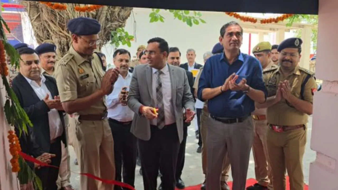 मथुरा जेल में अब कान्हा की पोशाक और मुकुट के साथ बनेंगी सुंदर मालाएं, महिला बंदियों को मिली ट्रेनिंग