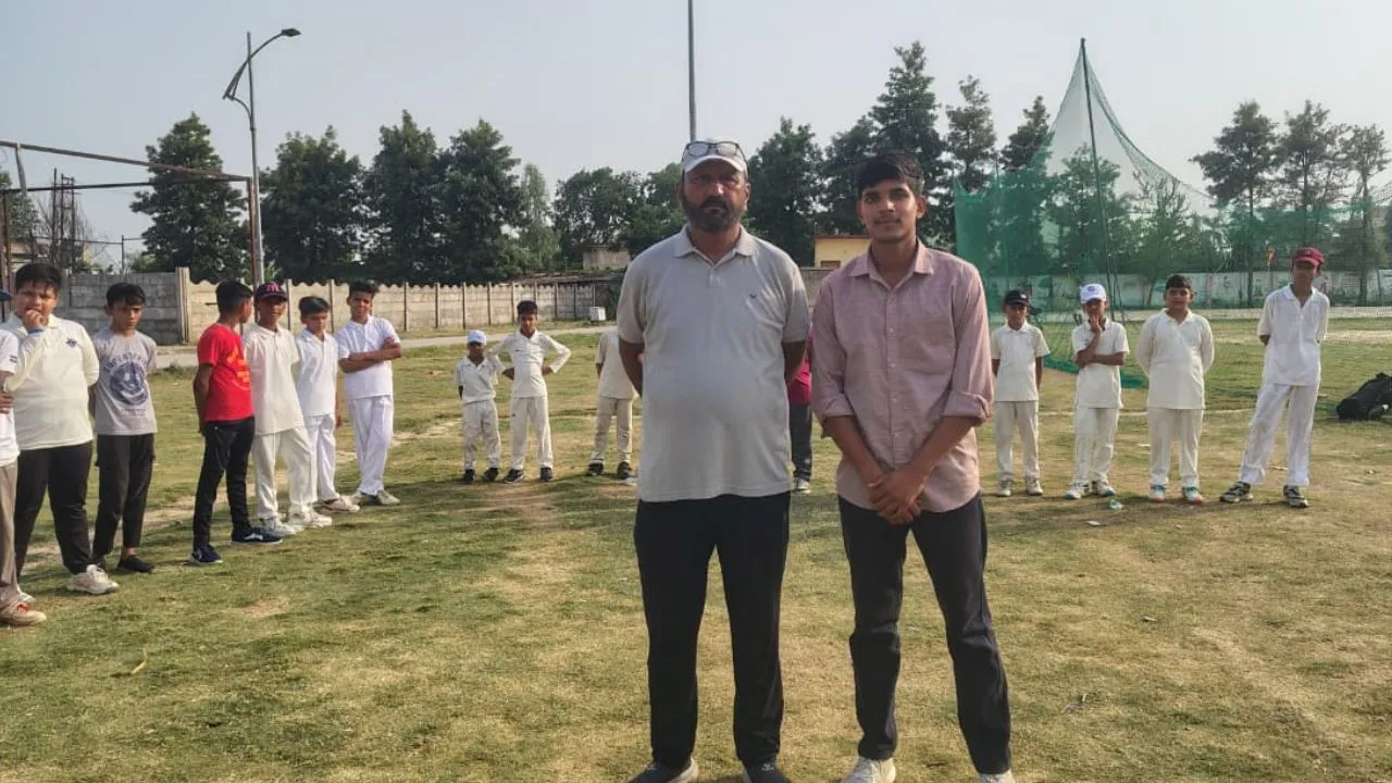 बाराबंकी के होनहार क्रिकेटर नीलेश सिंह का स्पोर्ट्स हॉस्टल देवरिया के लिए चयन, जिले में खुशी की लहर