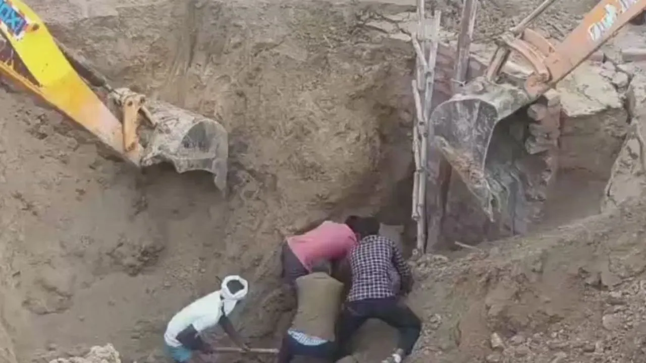 हरदोई में मिट्टी धंसने से किसान की मौत,  पुराने बोरिंग से ईंटें निकलते वक्त हुआ हादसा 