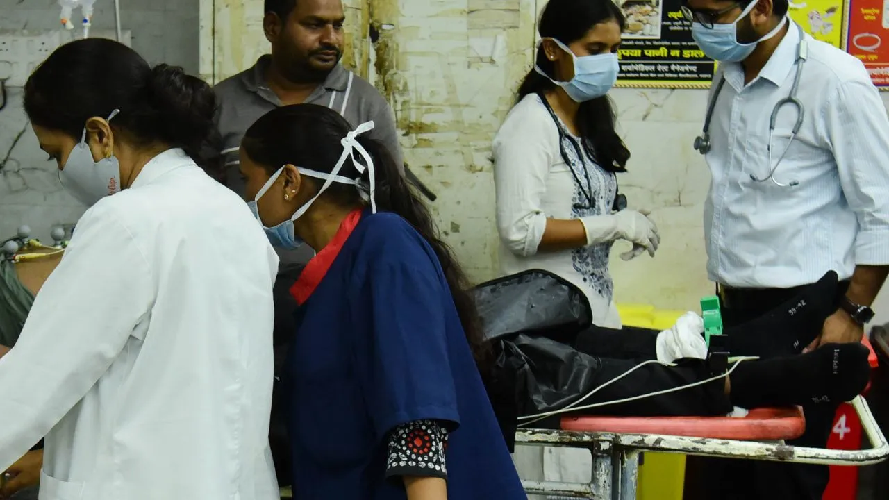 हादसे के बाद चरमराई अस्पताल की व्यवस्था,  मरीजों की सामान्य स्वास्थ्य सेवाएं बुरी तरह प्रभावित