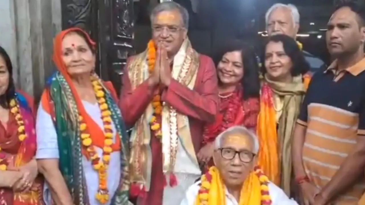 अपने गृह जनपद आगरा पहुंचे EC ज्ञानेश कुमार,  महादेव के दर्शन कर देश के मतदाताओं को दिया यह बेहद जरूरी संदेश