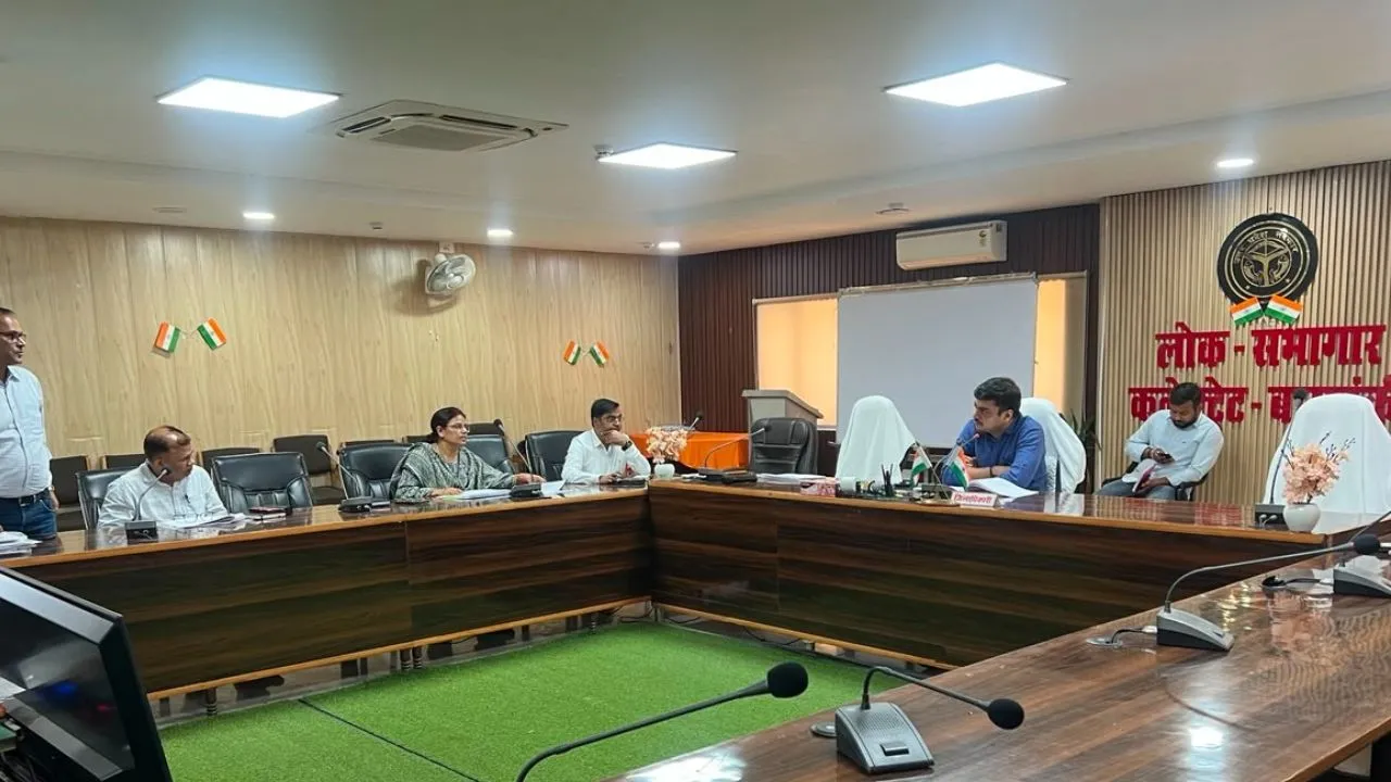 बाराबंकी में किसानों को योजनाओं से जोड़कर बढ़ाएं आय, डीएम ने की बागवानी योजनाओं की समीक्षा
