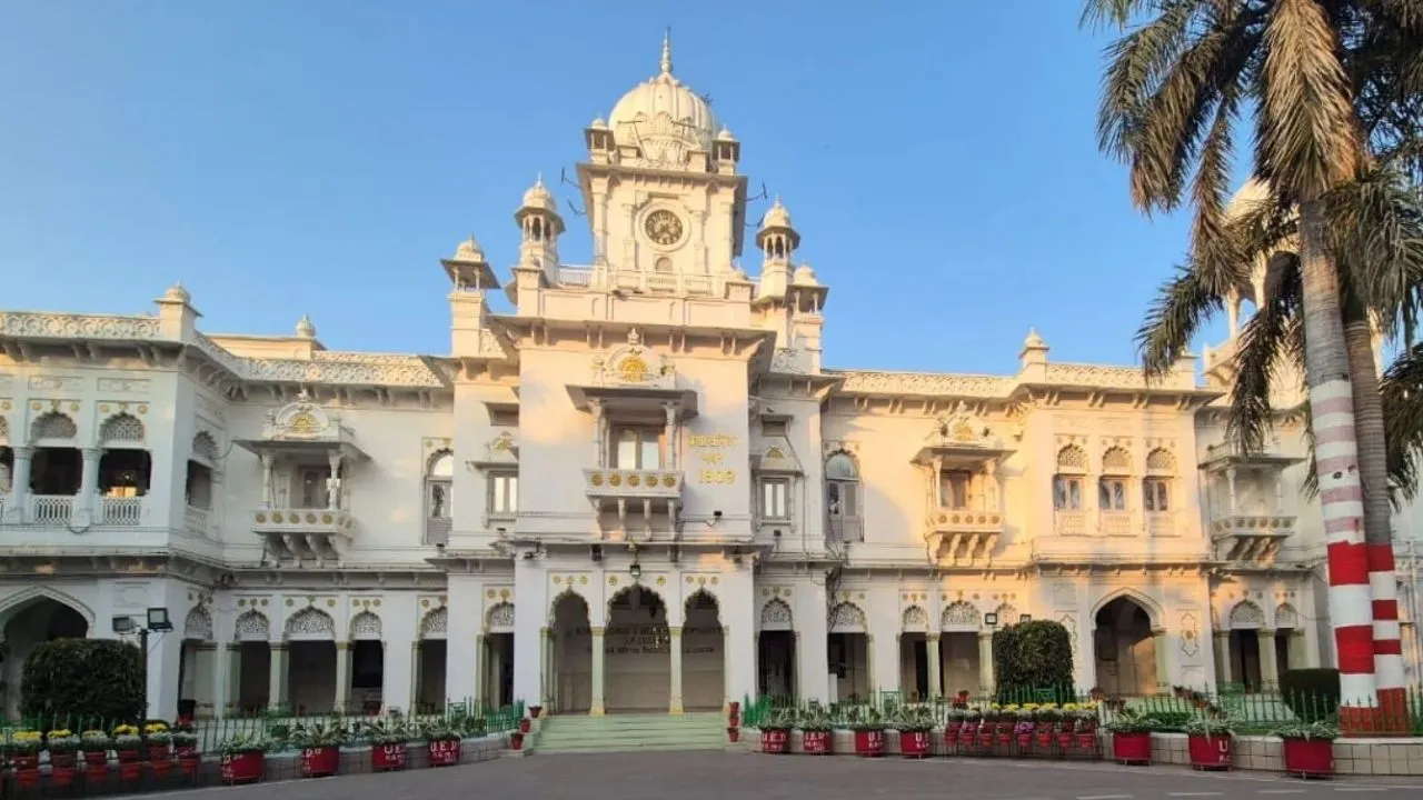 केजीएमयू न्यूज़ :  दवा घोटाले में एक और डॉक्टर पर गिरेगी गाज, फेफड़ों के रोगों की होगी सटीक पहचान; दवाओं का कबाड़खाना, लाखों की दवाएं खुले में फेंकी गईं