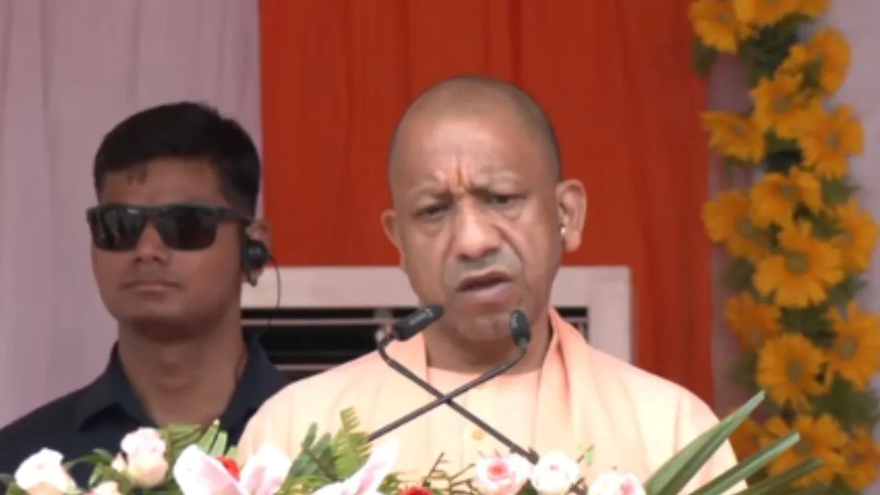 CM योगी ने दी 100 इलेक्ट्रिक बसों की सौगात,  गौतमबुद्धनगर में सफर होगा आसान और प्रदूषण मुक्त
