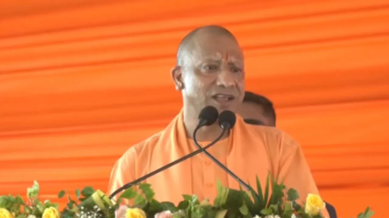 पीलीभीत में गरजे सीएम योगी,  'साइकिल चलेगी तो दंगा कराएगी, भाजपा बना रही ब्रह्मोस'