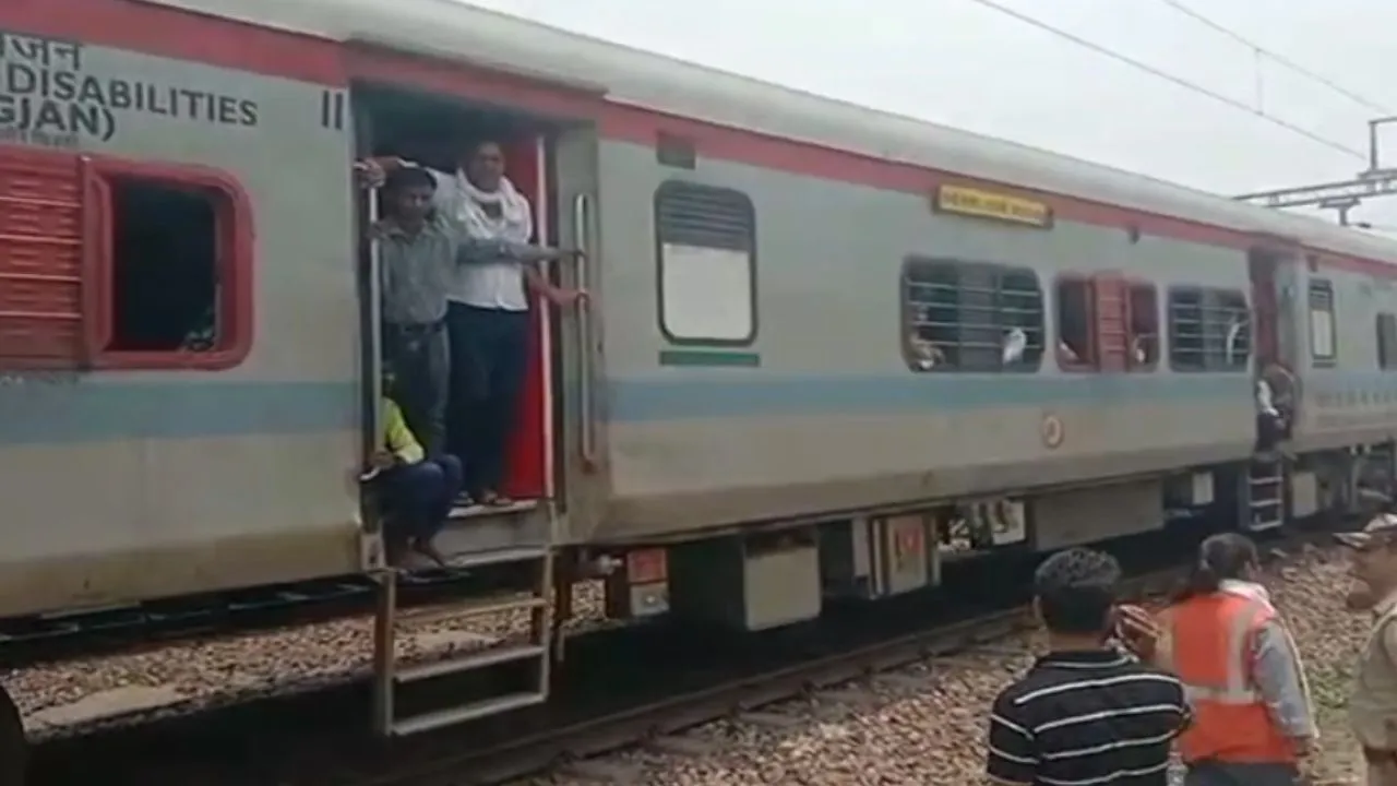 इटावा में गोमती एक्सप्रेस का इंजन फेल,  भरथना स्टेशन से ढाई घंटे बाद रवाना हुई ट्रेन 