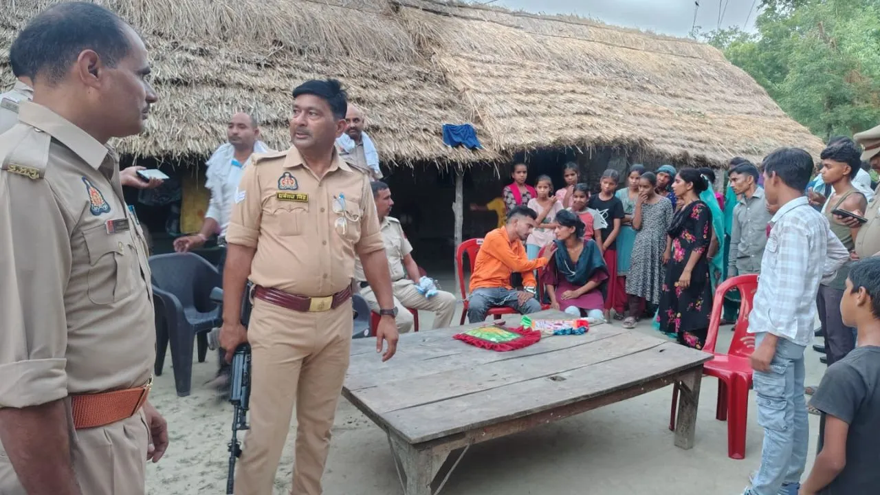 Sitapur News:  रोहतक जेल से गांव पहुंचा कैदी धर्मेंद्र, बहन की शादी के लिए कोर्ट से मिली 48 घंटे की पैरोल 