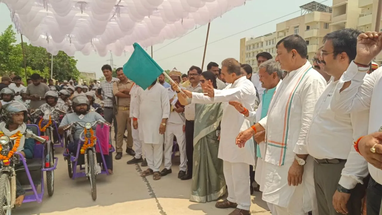 गोंडा में 709 दिव्यांगजनों को मिले 1030 सहायक उपकरण, केंद्रीय विदेश राज्यमंत्री ने दिखाई हरी झंडी 
