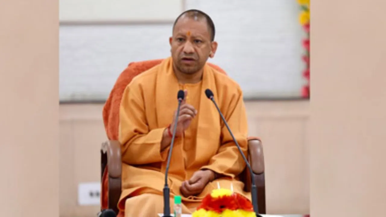  यूपी EOW की समीक्षा बैठक में बोले सीएम योगी, 'जनता का विश्वास तोड़ने वाले आर्थिक अपराधियों पर हो कठोर कार्रवाई'