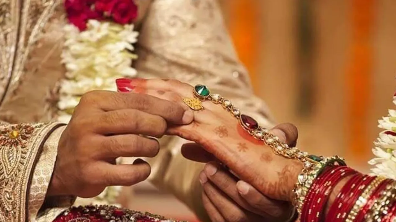 मुरादाबाद :  NRI दूल्हे ने छिपाया कनाडा में पहली पत्नी का राज, विरोध करने पर दुष्कर्म; पैसे मांगे तो चलाई गोलियां 