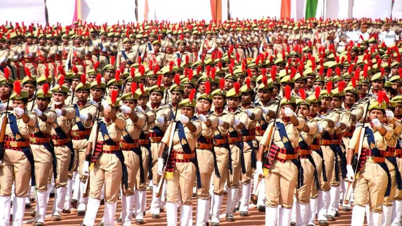 UP Police News : मिर्जापुर में फर्जी प्रमाण पत्रों के जरिये यूपी पुलिस में भर्ती 8 सिपाहियों पर एफआईआर