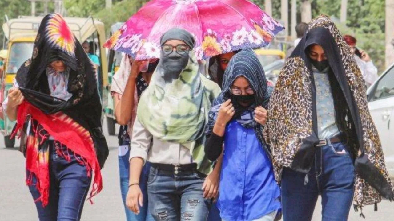 UP Weather Today : यूपी में भीषण गर्मी के बीच लू का कहर, बारिश के लिए मानसून का इंतजार 