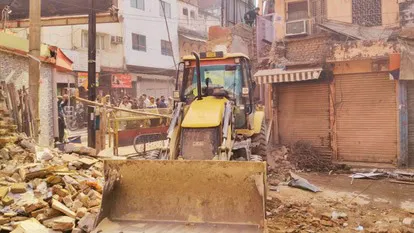 Varanasi Dal Mandi News : बनारस की दाल मंडी में मुनादी, 15 भवनों को फौरन खाली करने के निर्देश, 11 को चलेगा बुलडोजर 