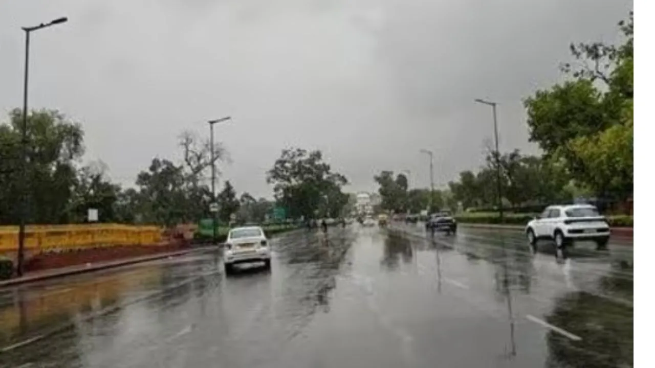 UP Weather News : आगरा में झमाझम बारिश, कमजोर पड़ने वाला है पश्चिमी विक्षोभ का असर, फिर सताएगी गर्मी 