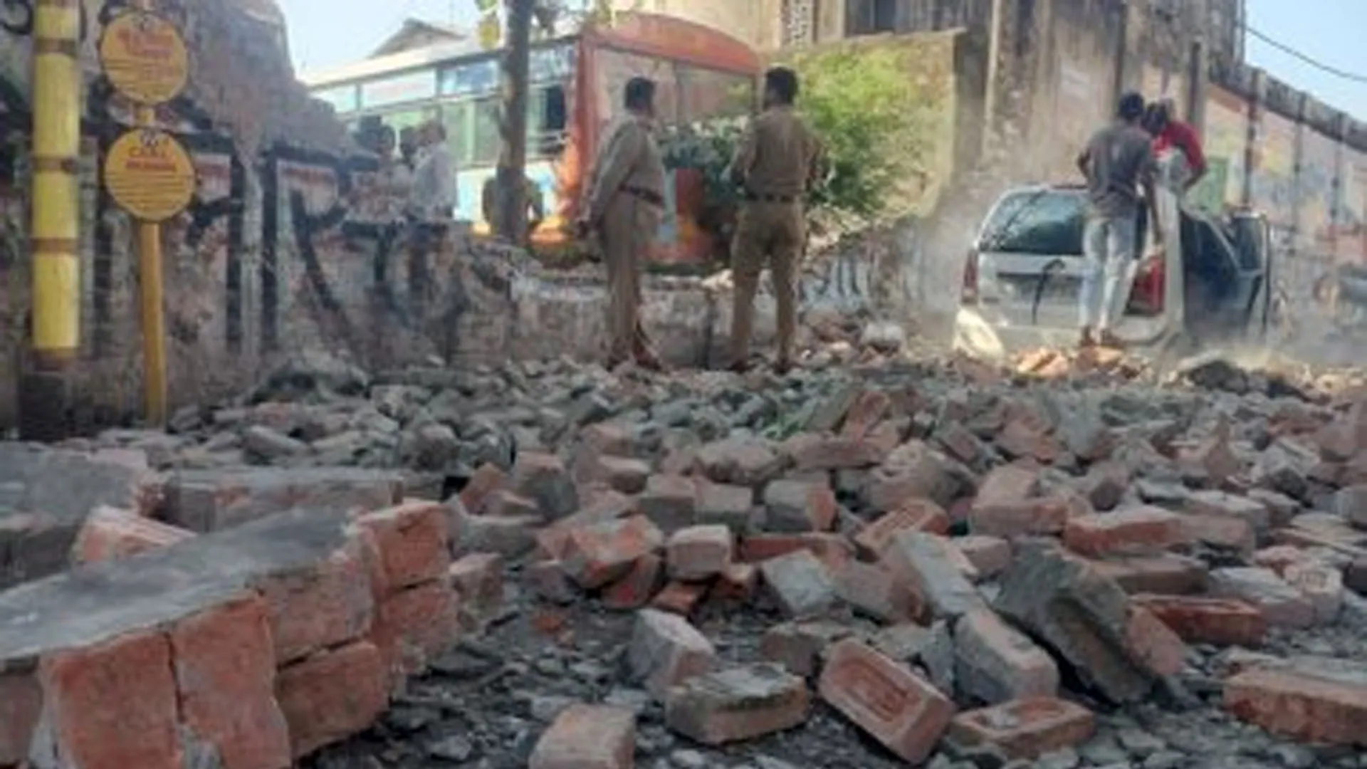  Bareilly News: रोडवेज वर्कशाप की दीवार का विवाद निपटा, अधिकारियों की दखल से निर्माण शुरू