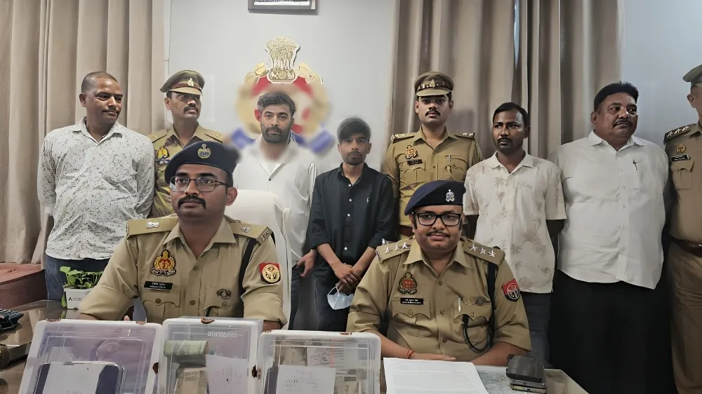 गोरखपुर में बैंक मैनेजर बनकर ठगी करने वाले गिरोह का पर्दाफाश