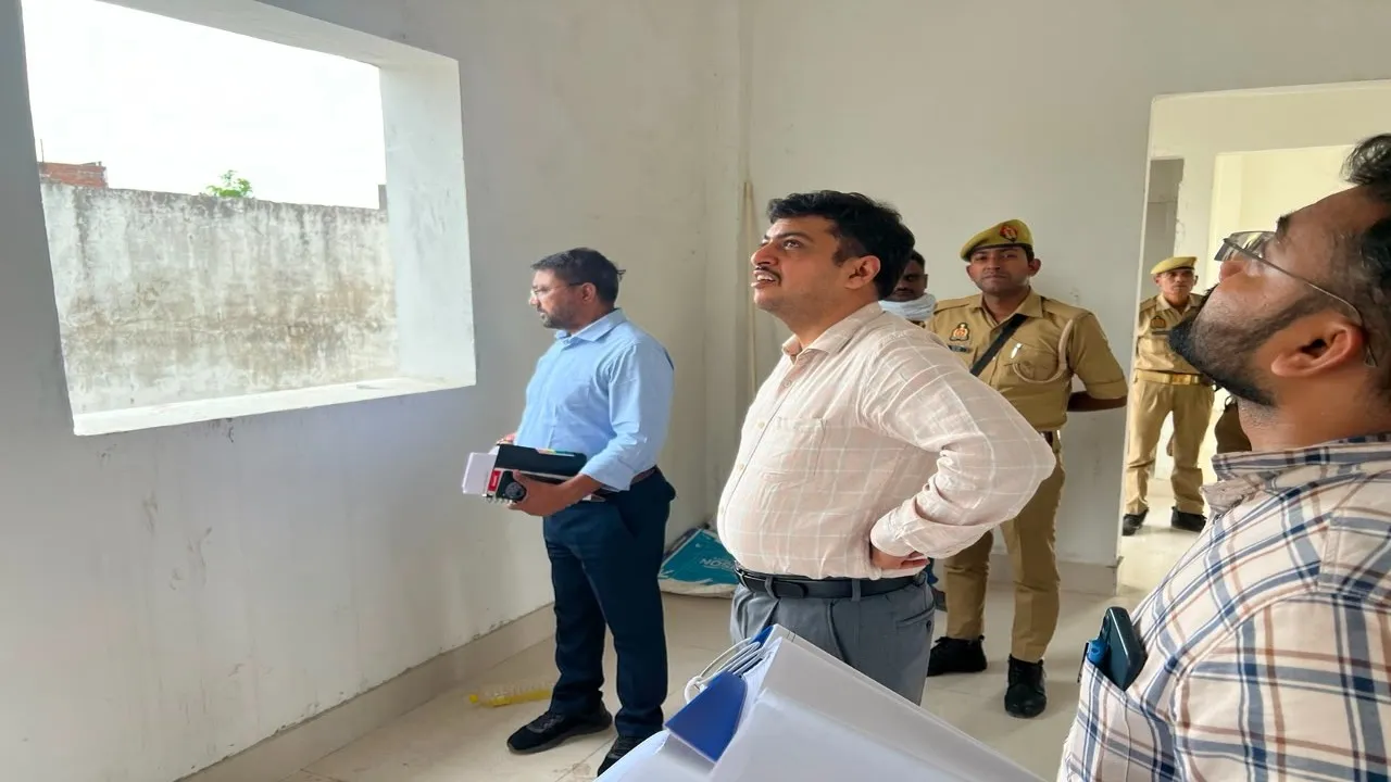बाराबंकी: डिजिटल लाइब्रेरी निर्माण में मिलीं खामियां, डीएम ईशान प्रताप सिंह ने जताई नाराजगी