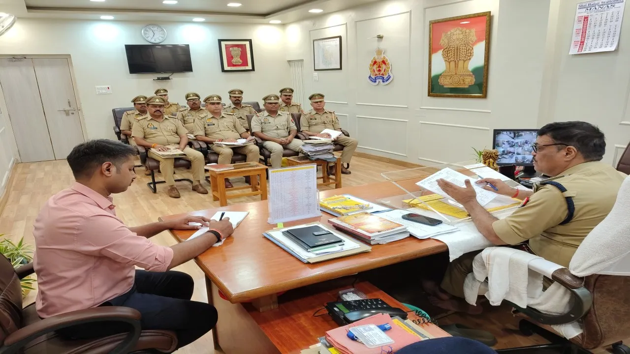 घूसखोर पुलिसकर्मियों की अब खैर नहीं: देवीपाटन रेंज के DIG अशोक कुमार शुक्ला ने जारी किया एंटी करप्शन हेल्पलाइन नंबर