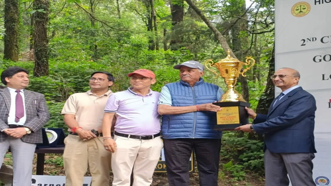 Nainital News: नैनीताल में द्वितीय चीफ जस्टिस कप गोल्फ टूर्नामेंट संपन्न, विजेताओं को HC के मुख्य न्यायाधीश ने किया सम्मानित