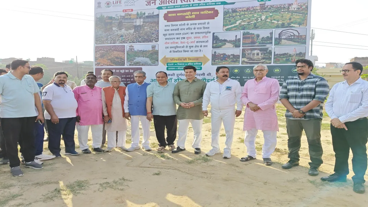 बरेली में विशेष स्वच्छता अभियान: मंत्री-सांसद, महापौर समेत जनप्रतिनिधियों ने किया श्रमदान, ‘एक पेड़ मां के नाम’ अभियान में लगाया पौधा