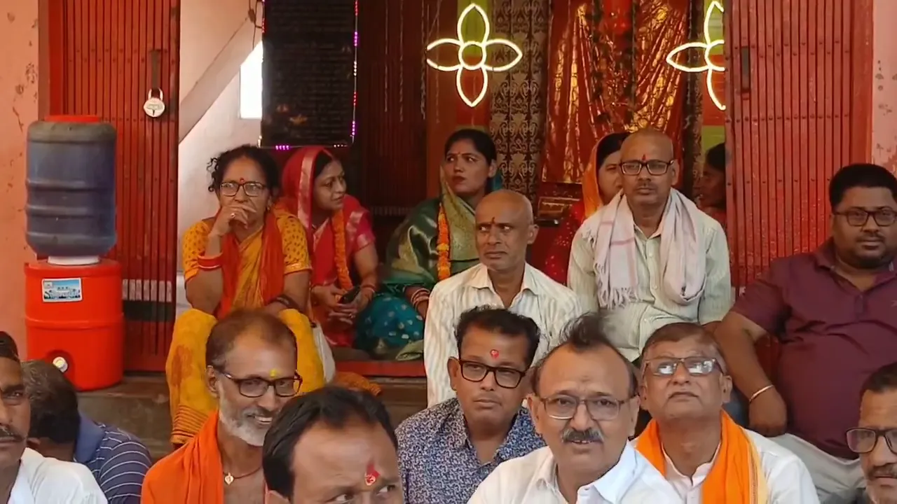 बलिया में शराब की दुकानों के खिलाफ आंदोलन (2)