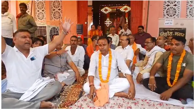 बलिया में शराब की दुकानों के खिलाफ आंदोलन