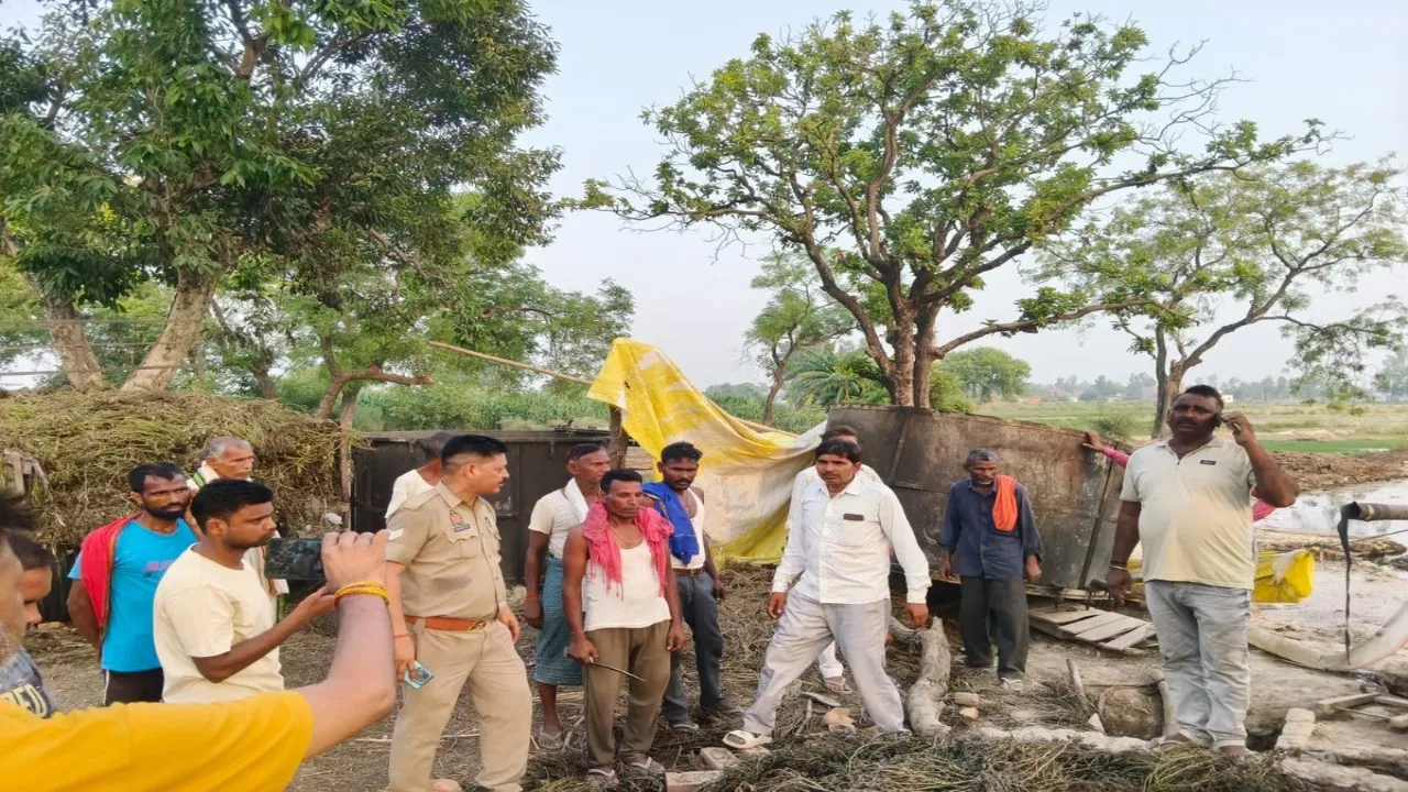 बाराबंकी में मेंथा टंकी फटने से हादसा (1)