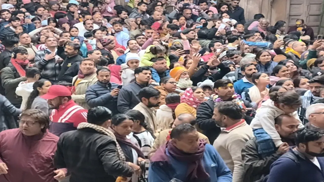 ब्रज में उमड़ा आस्था का सैलाब  (1)
