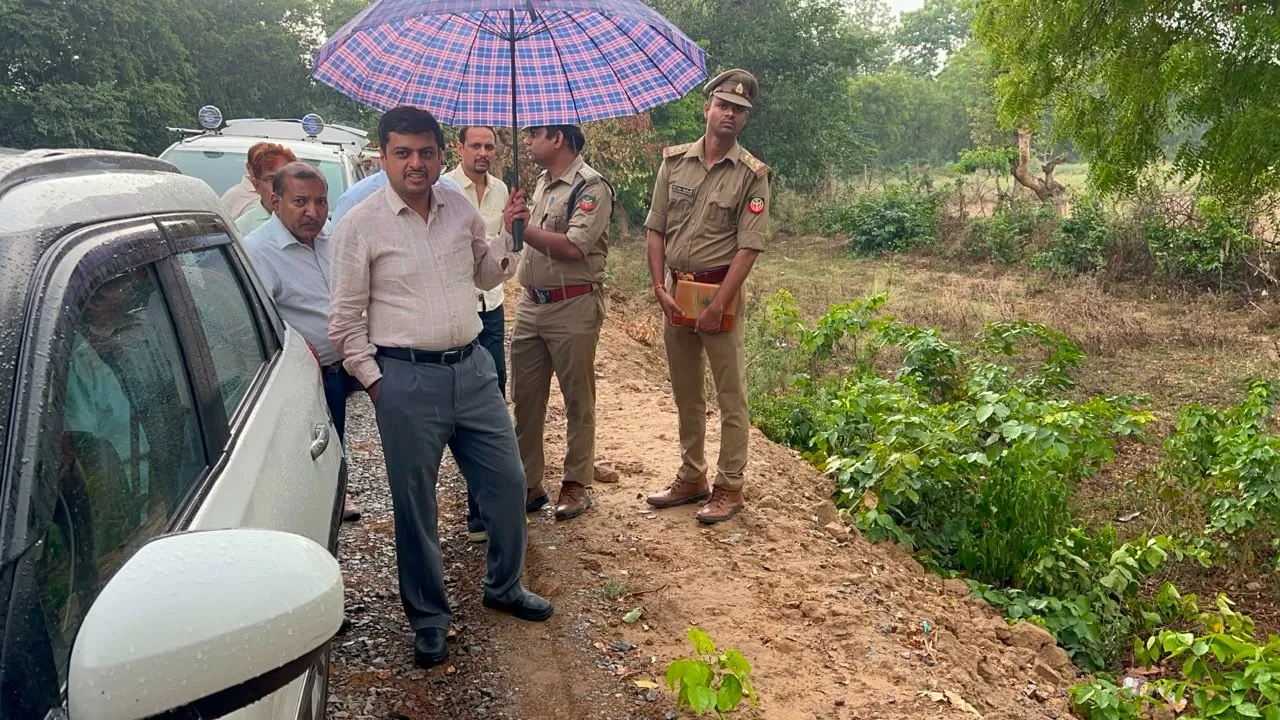 भेलसर-रामनगर मार्ग की धीमी प्रगति पर डीएम नाराज, काम में तेजी के निर्देश