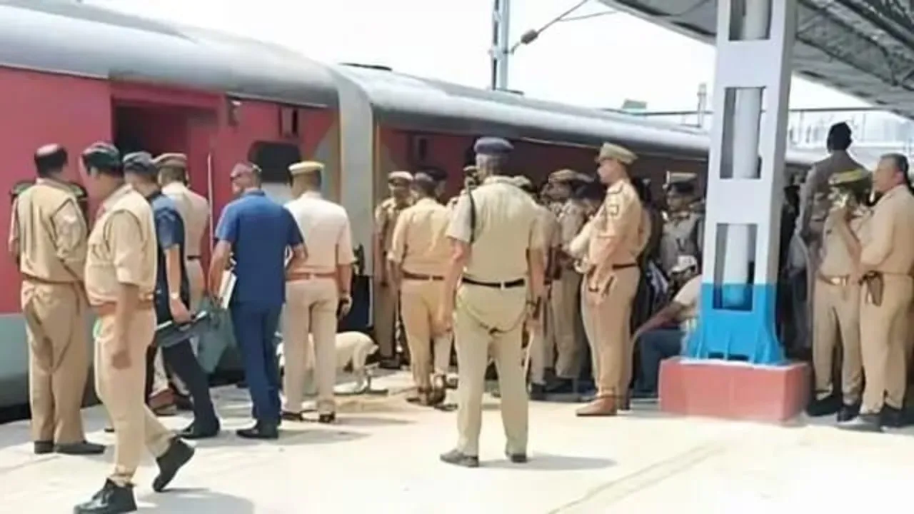 लखनऊ ऐशबाग स्टेशन पर बम की अफवाह (4)