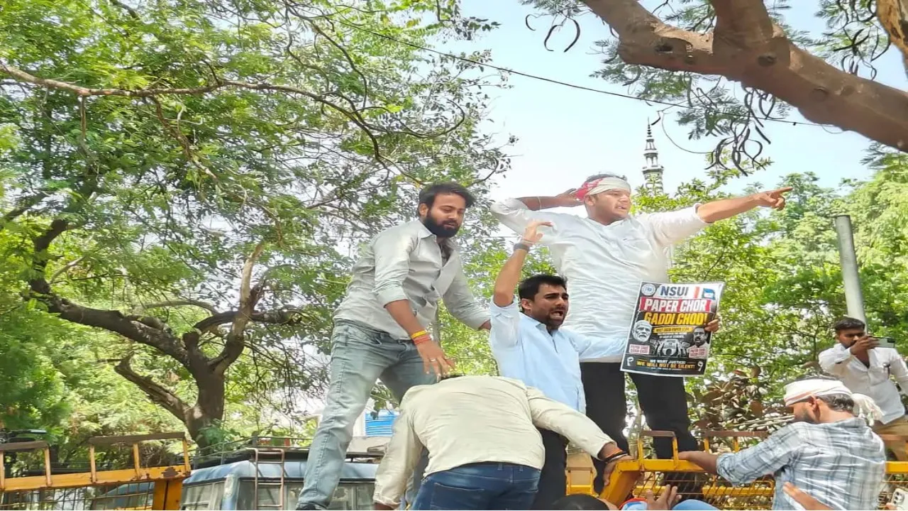 लखनऊ में NSUI का राजभवन मार्च (1)
