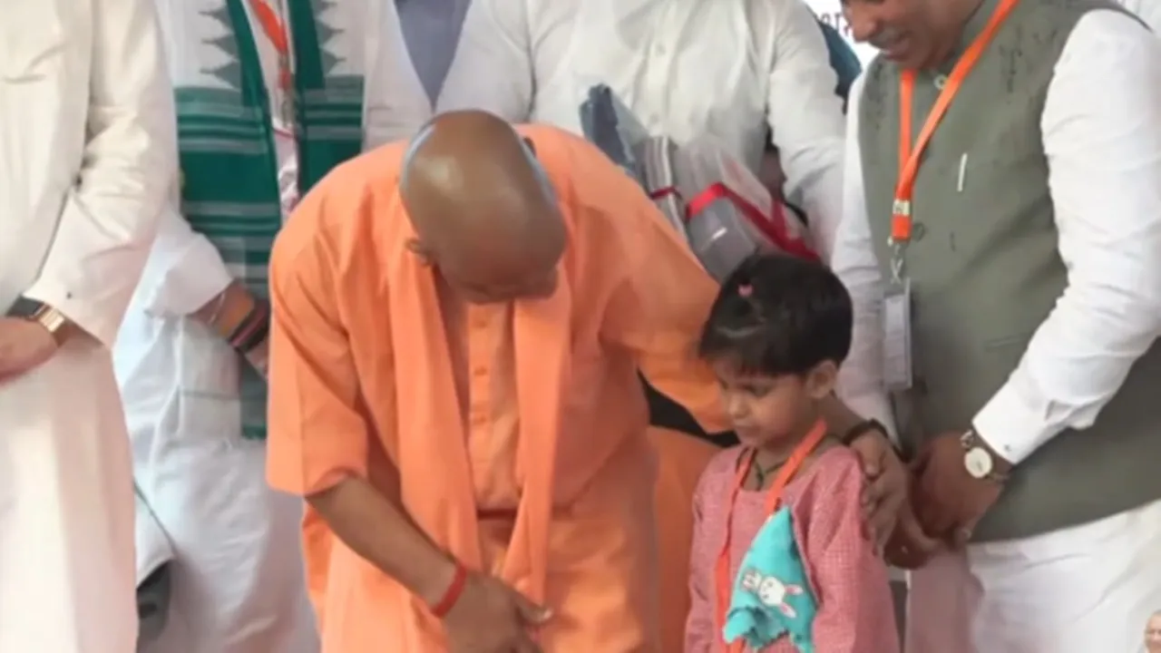 CM योगी ने सहारनपुर से  'स्कूल चलो अभियान 2026'  के दूसरे चरण की शुरुआत, 613 करोड़ की परियोजनाओं का लोकार्पण
